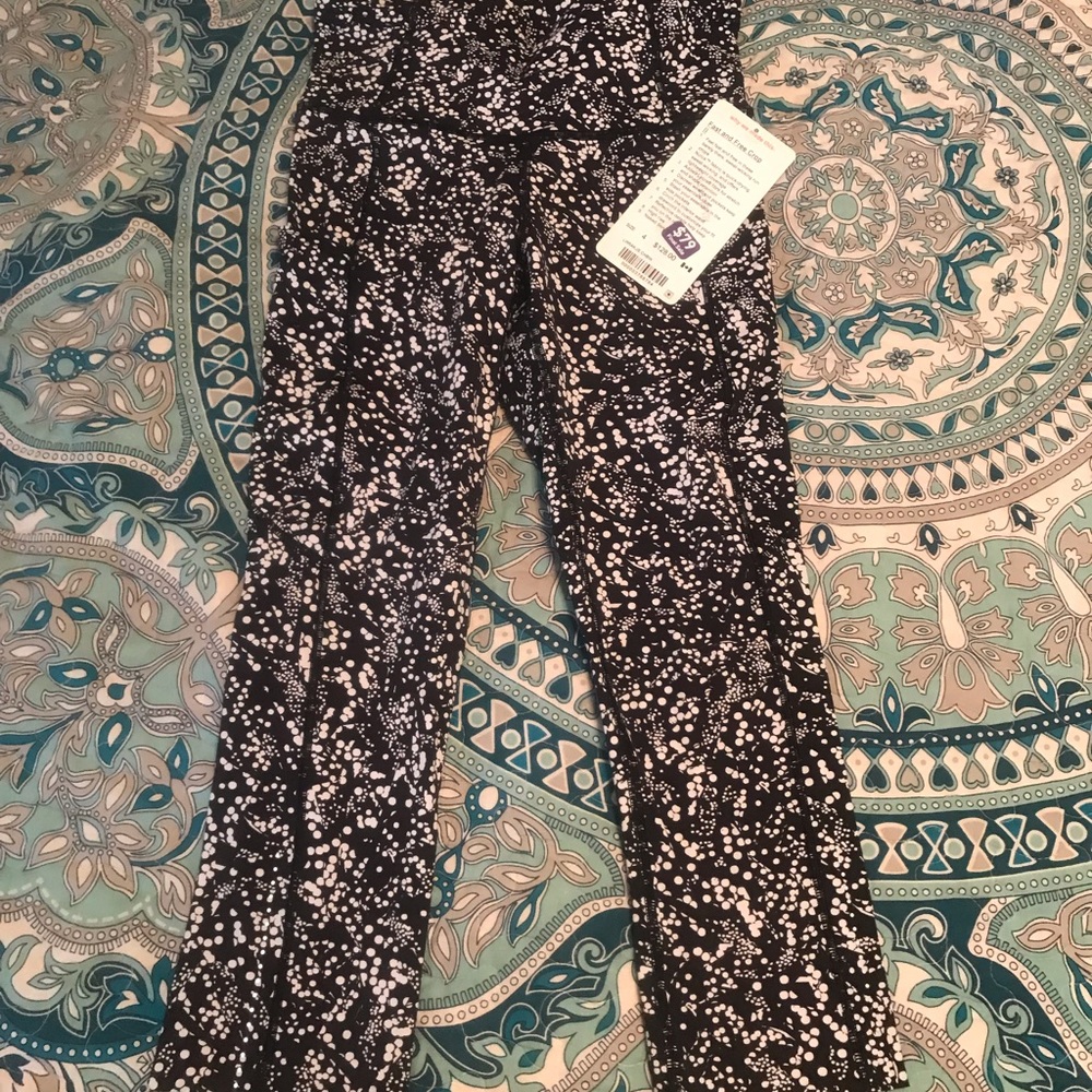 BNWT Fast and Free crops Lululemon
